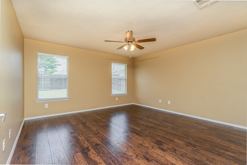 2,290/Mo, 2015 Woodhurst Trail Heartland, TX 75126 Master Bedroom View