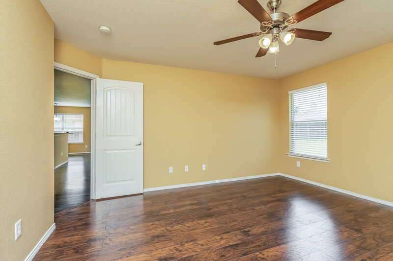2,290/Mo, 2015 Woodhurst Trail Heartland, TX 75126 Master Bedroom View 2