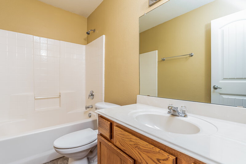 2,290/Mo, 2015 Woodhurst Trail Heartland, TX 75126 Bathroom View