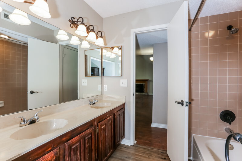 2,055/Mo, 511 Rosewood Ln Forney, TX 75126 Main Bathroom View