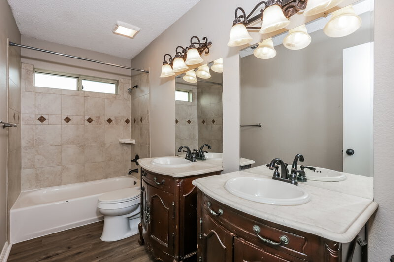 2,055/Mo, 511 Rosewood Ln Forney, TX 75126 Bathroom View