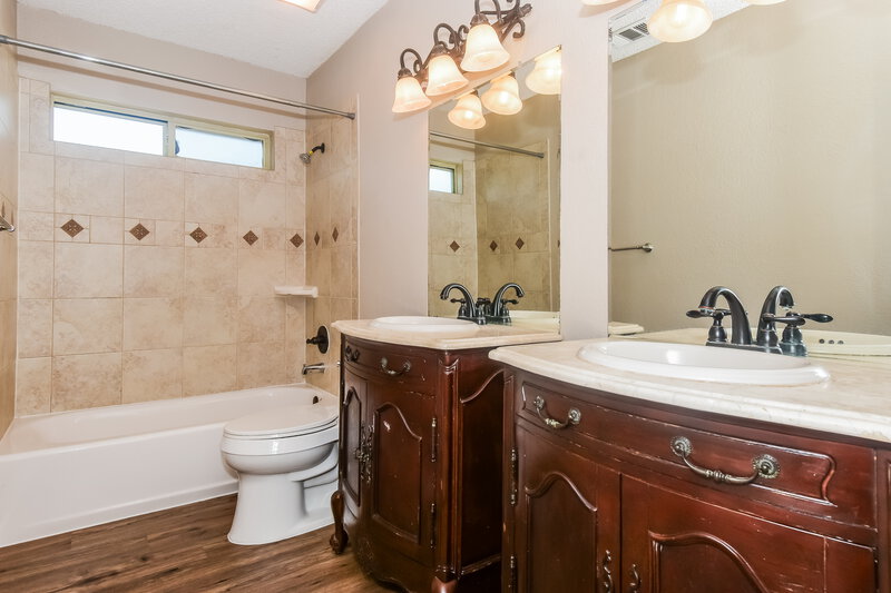 2,030/Mo, 511 Rosewood Ln Forney, TX 75126 Bathroom View