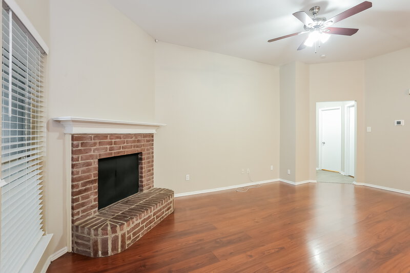2,135/Mo, 1760 Cansler Ln Lancaster, TX 75134 Living Room View 3