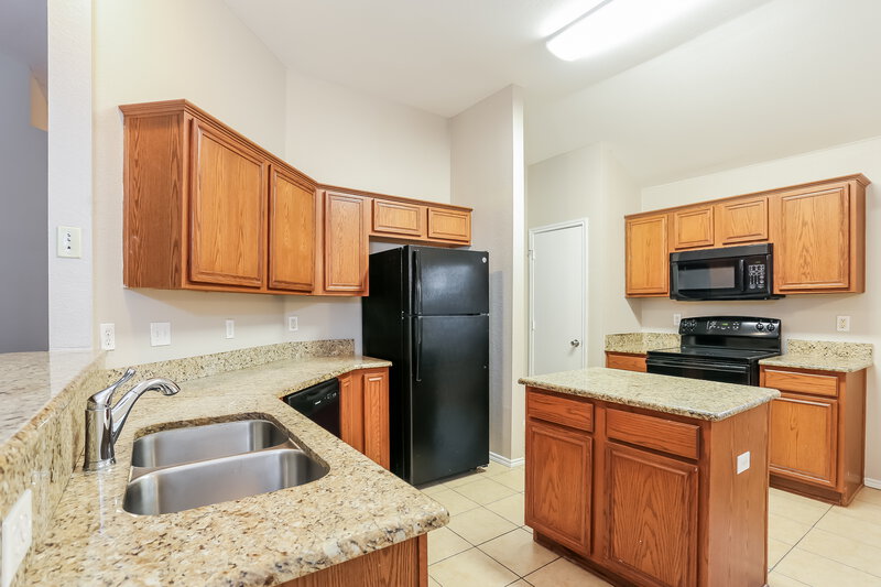 2,135/Mo, 1760 Cansler Ln Lancaster, TX 75134 Kitchen View 2