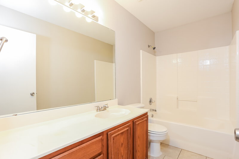 2,135/Mo, 1760 Cansler Ln Lancaster, TX 75134 Bathroom View