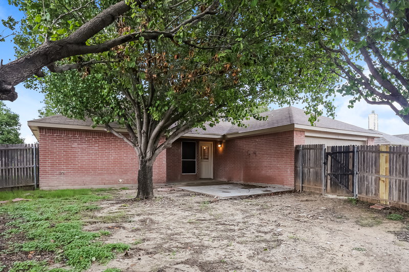 2,135/Mo, 1760 Cansler Ln Lancaster, TX 75134 Rear View