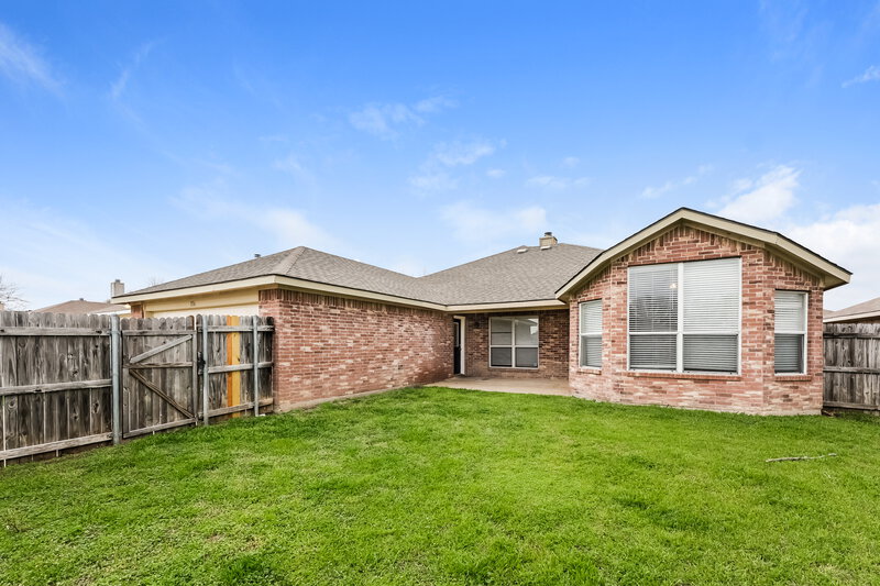 2,385/Mo, 1738 ONeal St Lancaster, TX 75134 Rear View