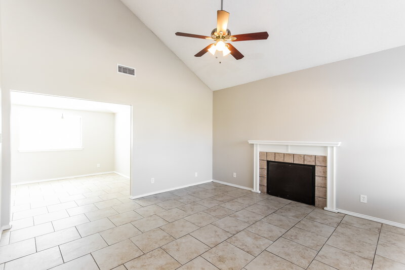 2,475/Mo, 914 Wayne Ave Duncanville, TX 75137 Living Room View