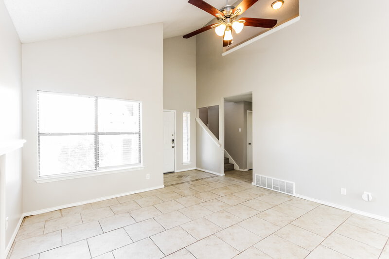 2,475/Mo, 914 Wayne Ave Duncanville, TX 75137 Living Room View 3