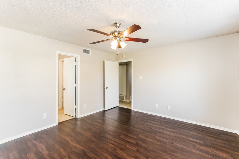 2,475/Mo, 914 Wayne Ave Duncanville, TX 75137 Main Bedroom View 2