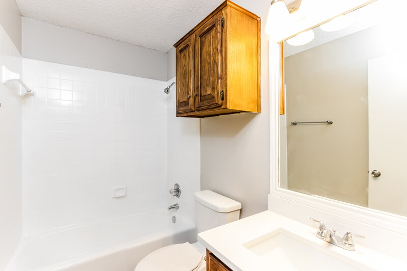 2,475/Mo, 914 Wayne Ave Duncanville, TX 75137 Bathroom View