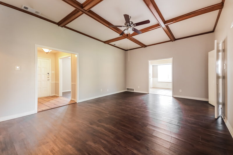 2,395/Mo, 315 Meadowlark Ln Duncanville, TX 75137 Living Room View 2