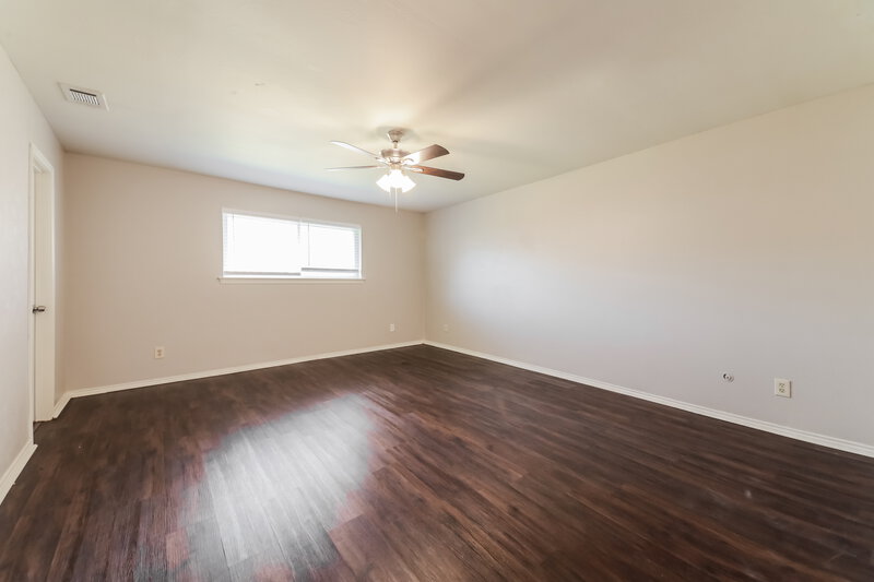2,395/Mo, 315 Meadowlark Ln Duncanville, TX 75137 Main Bedroom View