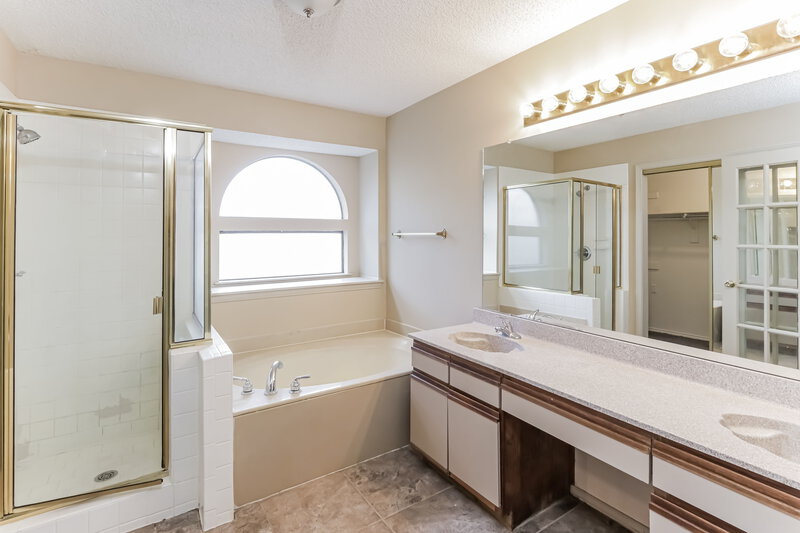 2,650/Mo, 1103 San Miguel Dr Duncanville, TX 75137 Main Bathroom View