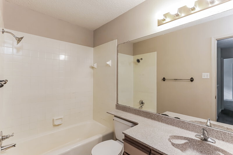 2,650/Mo, 1103 San Miguel Dr Duncanville, TX 75137 Bathroom View