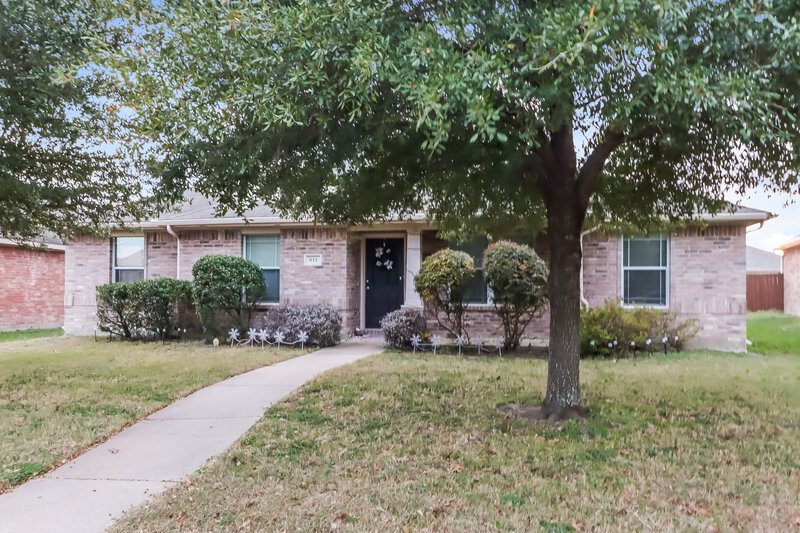 2,910/Mo, 611 Rolling Meadows Dr Lancaster, TX 75146 External View