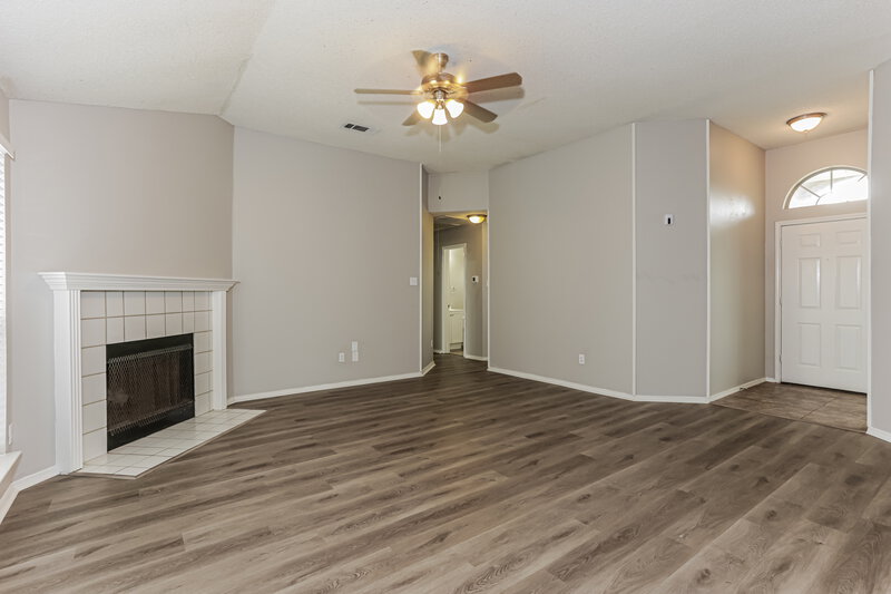1,895/Mo, 1334 Meadow Creek Dr Lancaster, TX 75146 Living Room View 2