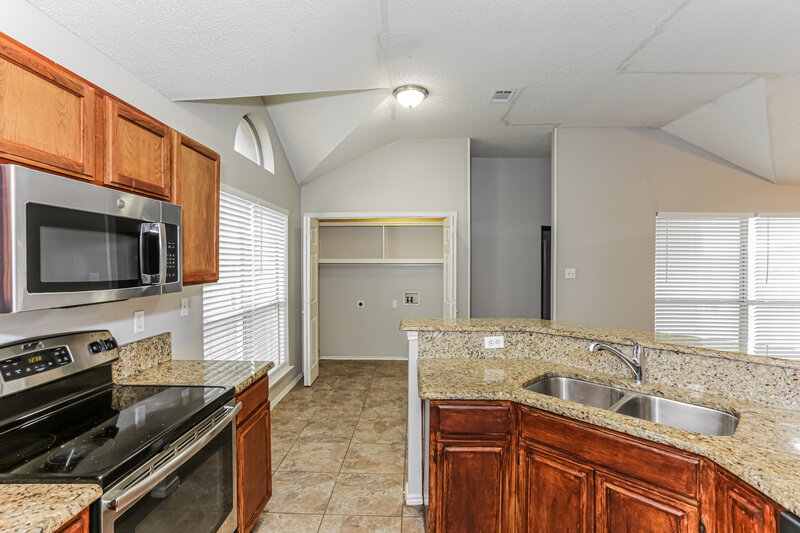 1,895/Mo, 1334 Meadow Creek Dr Lancaster, TX 75146 Kitchen View 2