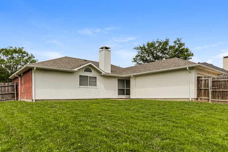 1,895/Mo, 1334 Meadow Creek Dr Lancaster, TX 75146 Rear View
