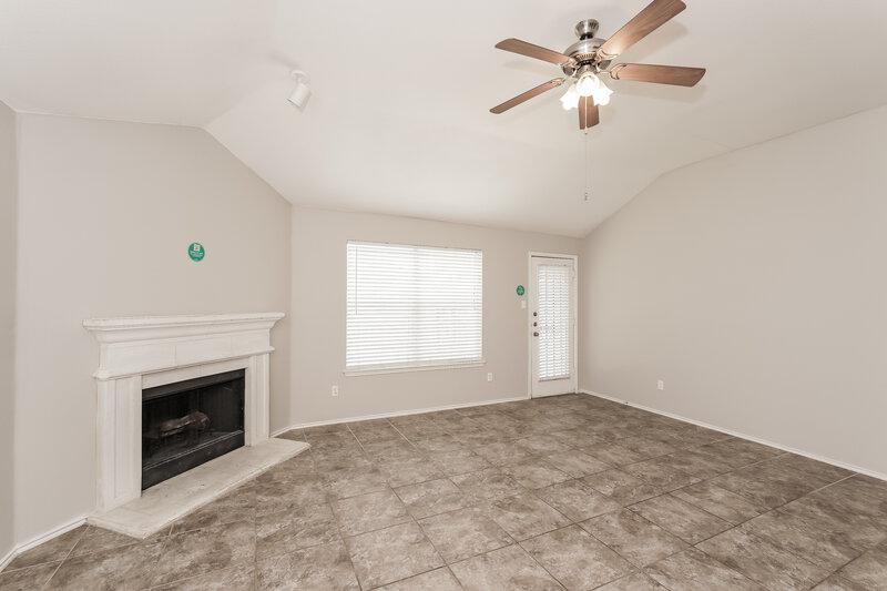2,310/Mo, 782 Catalina Dr Lancaster, TX 75146 Living Room View 2