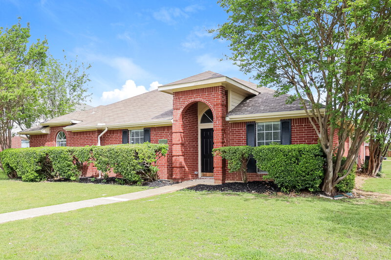 2,190/Mo, 2705 Pioneer Ln Lancaster, TX 75146 Front View