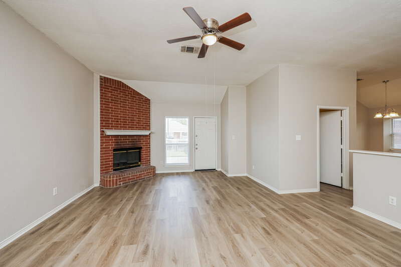 2,190/Mo, 2705 Pioneer Ln Lancaster, TX 75146 Living Room View 2