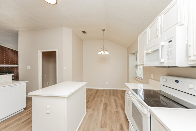 2,190/Mo, 2705 Pioneer Ln Lancaster, TX 75146 Kitchen View