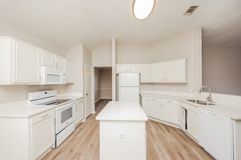 2,190/Mo, 2705 Pioneer Ln Lancaster, TX 75146 Kitchen View 2