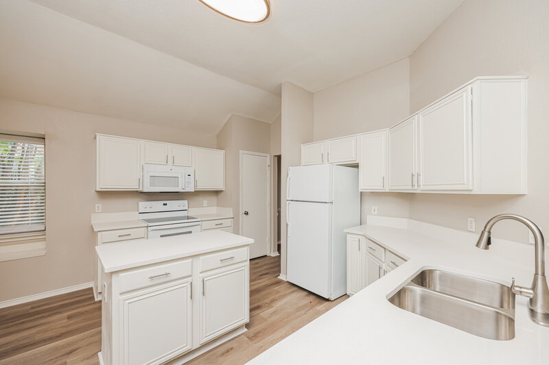 2,190/Mo, 2705 Pioneer Ln Lancaster, TX 75146 Kitchen View 3