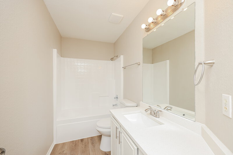 2,190/Mo, 2705 Pioneer Ln Lancaster, TX 75146 Bathroom View