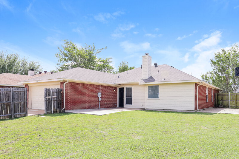 2,190/Mo, 2705 Pioneer Ln Lancaster, TX 75146 Rear View