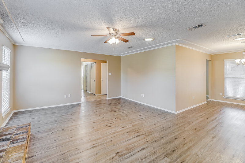 1,960/Mo, 1350 Greenbriar Ln Lancaster, TX 75146 Living Room View 3