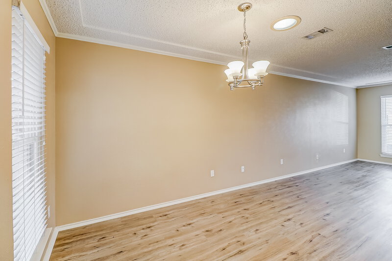 1,960/Mo, 1350 Greenbriar Ln Lancaster, TX 75146 Dining Room View 2