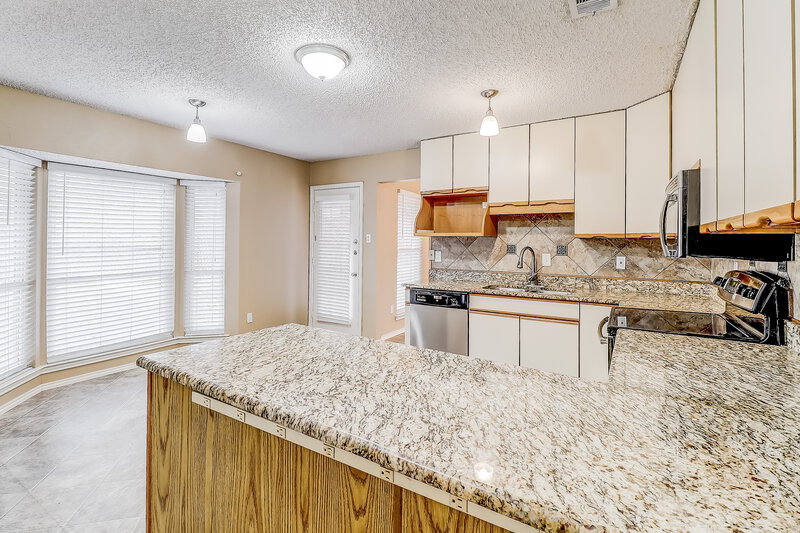 1,960/Mo, 1350 Greenbriar Ln Lancaster, TX 75146 Kitchen View