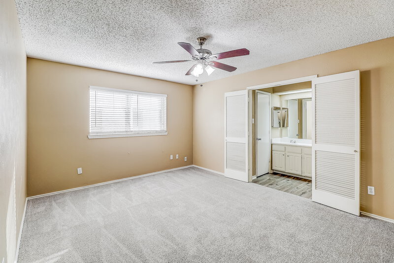 1,960/Mo, 1350 Greenbriar Ln Lancaster, TX 75146 Main Bedroom View