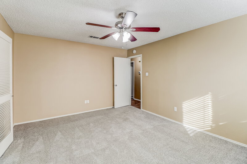 1,960/Mo, 1350 Greenbriar Ln Lancaster, TX 75146 Main Bedroom View 2