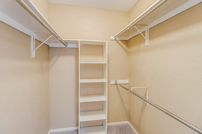 1,960/Mo, 1350 Greenbriar Ln Lancaster, TX 75146 Walk In Closet View