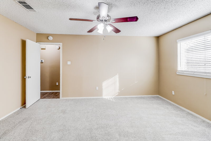 1,960/Mo, 1350 Greenbriar Ln Lancaster, TX 75146 Bedroom View