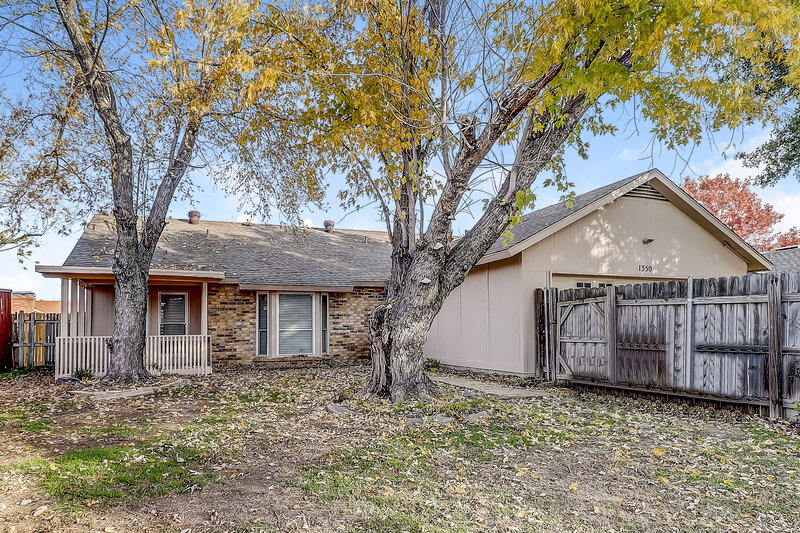 1,960/Mo, 1350 Greenbriar Ln Lancaster, TX 75146 Rear View