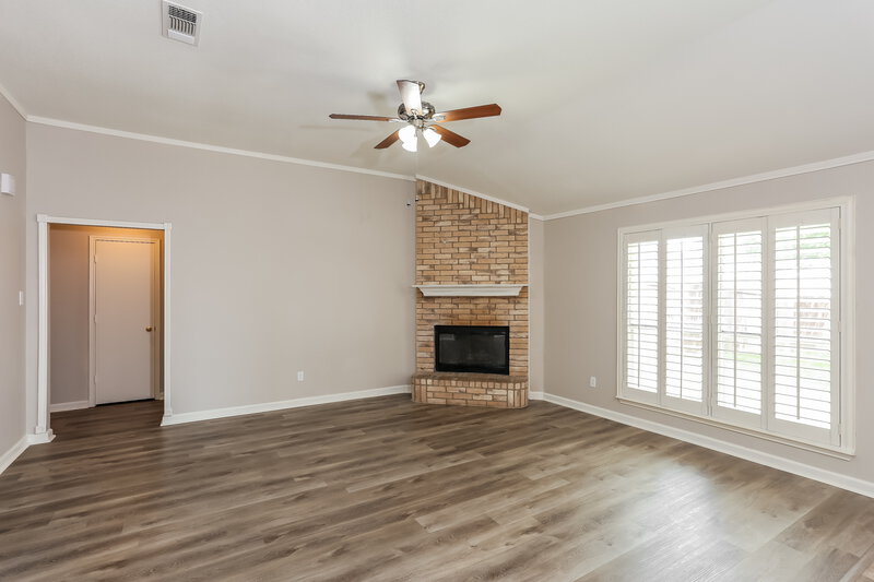 2,075/Mo, 510 Branchwood Dr Lancaster, TX 75146 Misc View 3