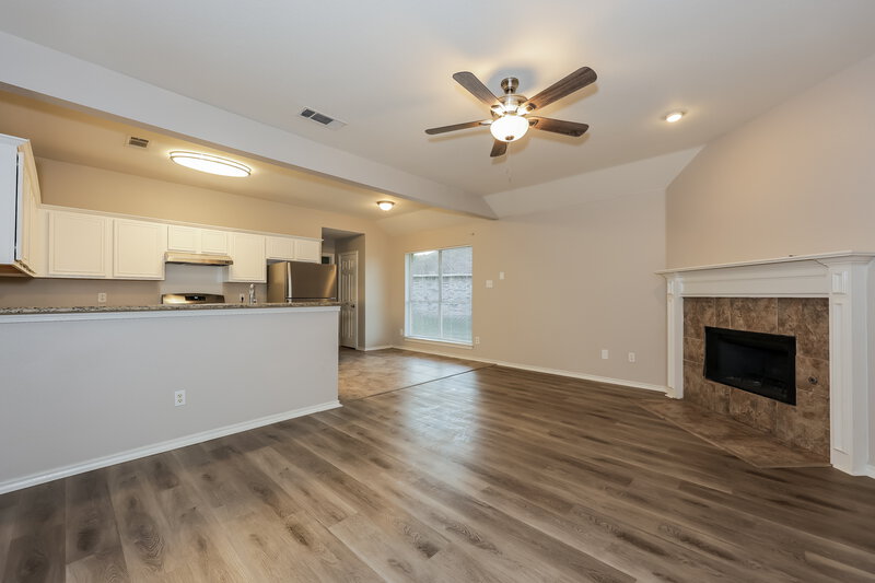 2,450/Mo, 2601 Wild Grove Ln Lancaster, TX 75146 Living Room View 2