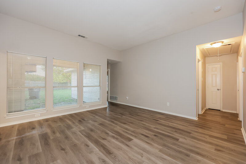2,450/Mo, 2601 Wild Grove Ln Lancaster, TX 75146 Family Room View 2