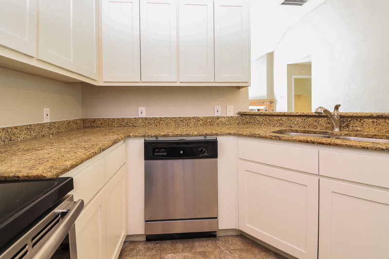 1,700/Mo, 2106 Nectar Dr Mesquite, TX 75149 Kitchen View 2
