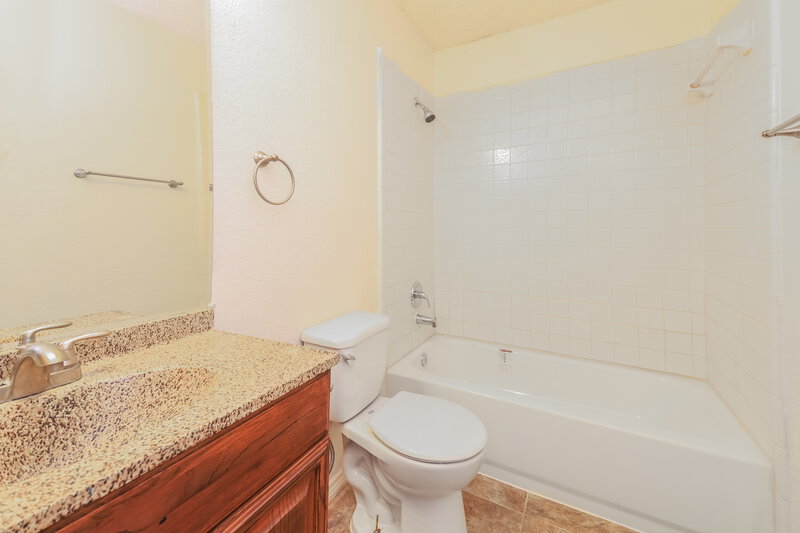 1,700/Mo, 2106 Nectar Dr Mesquite, TX 75149 Bathroom View