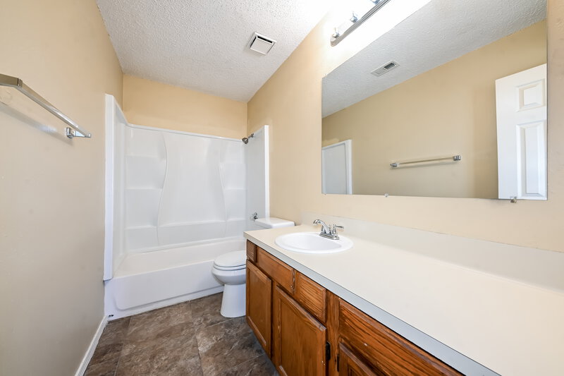 1,970/Mo, 529 Horse Shoe Bend Mesquite, TX 75149 Bathroom View