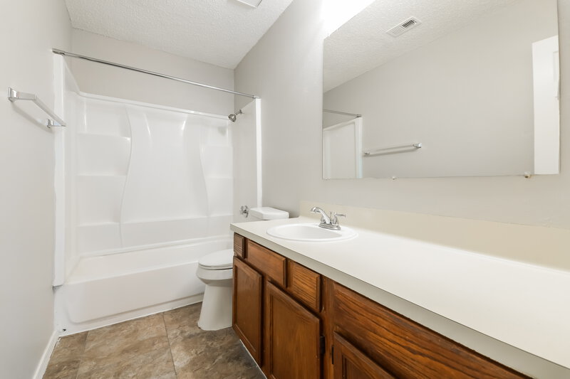 1,910/Mo, 529 Horse Shoe Bend Mesquite, TX 75149 Bathroom View