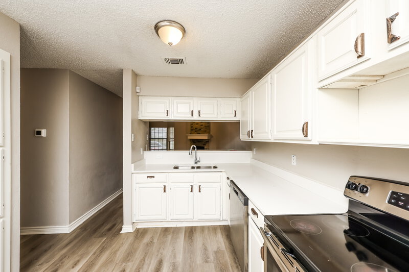 1,775/Mo, 115 Wilderness Trail Mesquite, TX 75149 Kitchen View 2