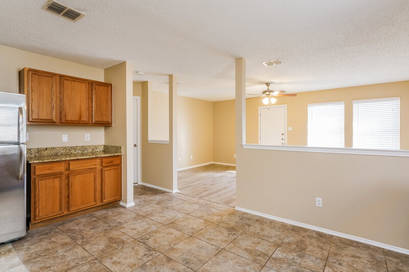 2,400/Mo, 2613 Cresthaven Dr Mesquite, TX 75149 Kitchen View 2