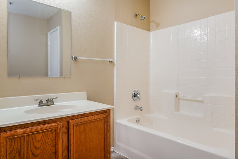 2,400/Mo, 2613 Cresthaven Dr Mesquite, TX 75149 Main Bathroom View