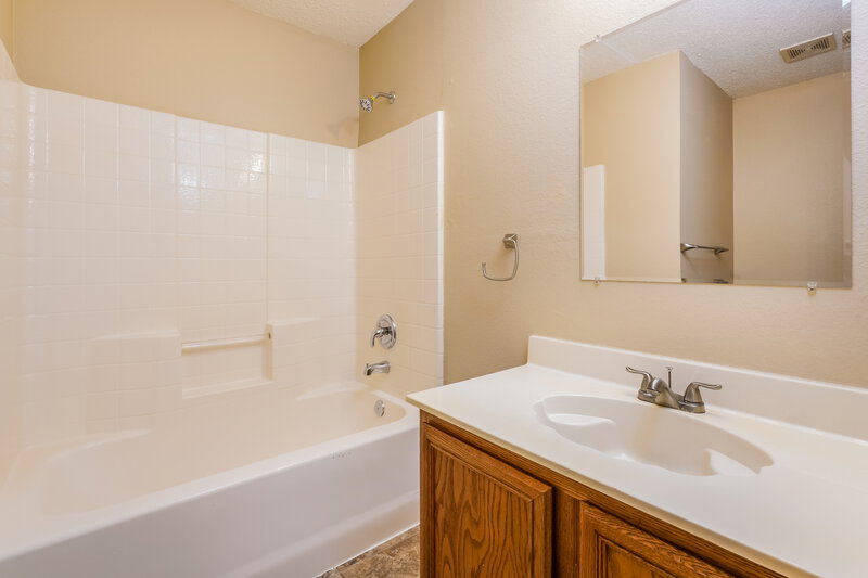 2,400/Mo, 2613 Cresthaven Dr Mesquite, TX 75149 Bathroom View
